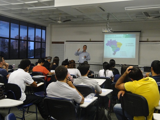 Diretores da ABCS e ABPA participam da XI Semana Acadêmica da Medicina Veterinária e IV Simpósio da Pós-Graduação promovidos pela Universidade de Vila Velha (UVV)