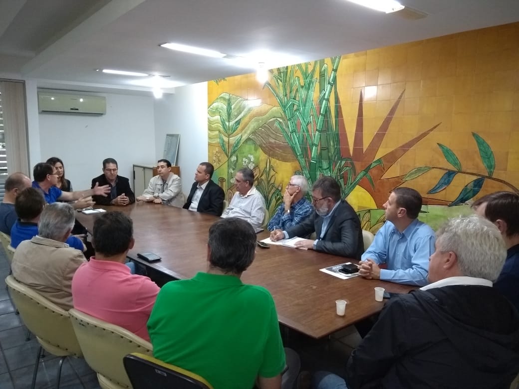 Entidades buscam estratégias para escoamento da produção e chegada de insumos às granjas do Estado