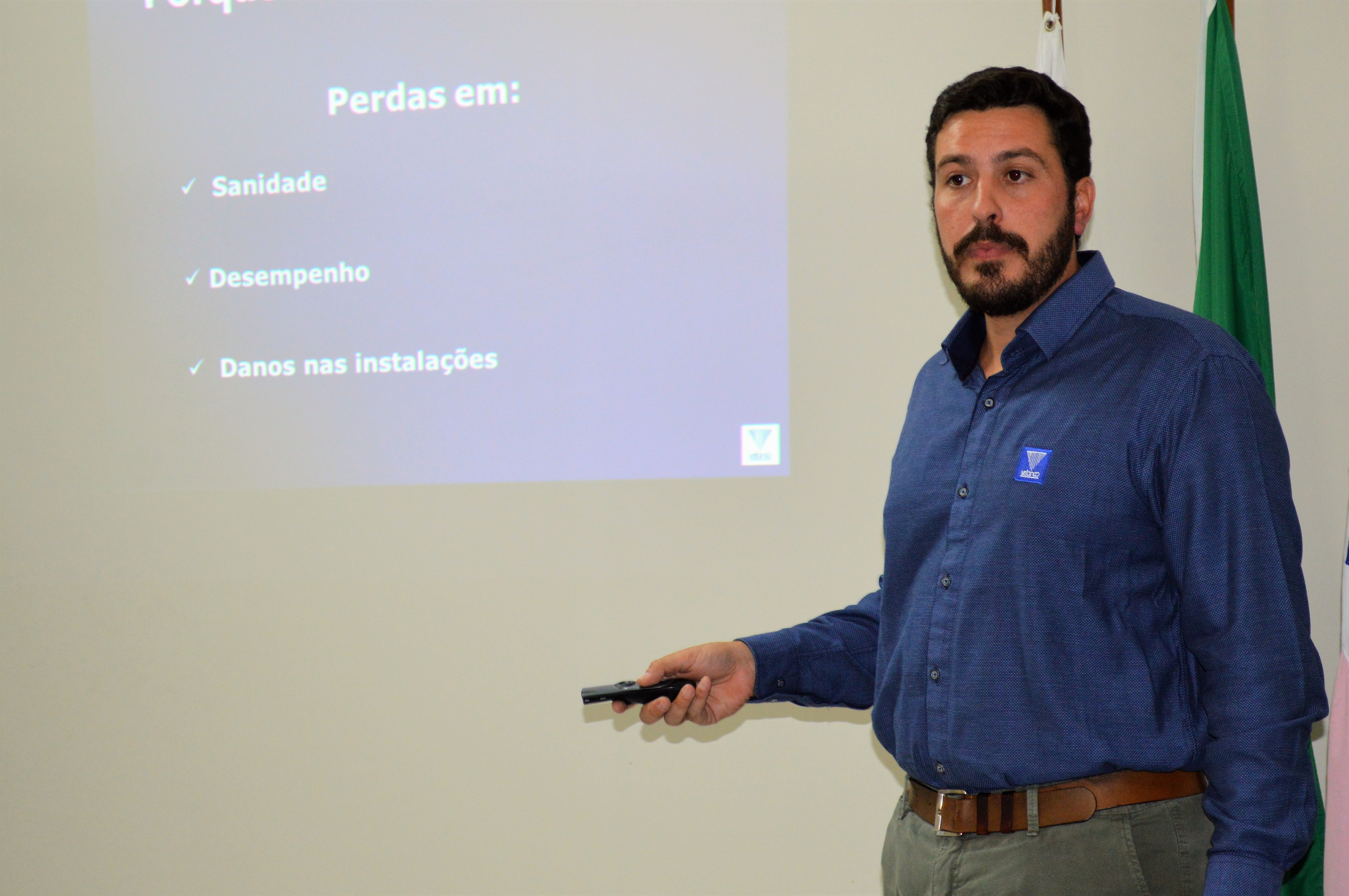 Qualificaves debate controle integrado de pragas na avicultura de corte