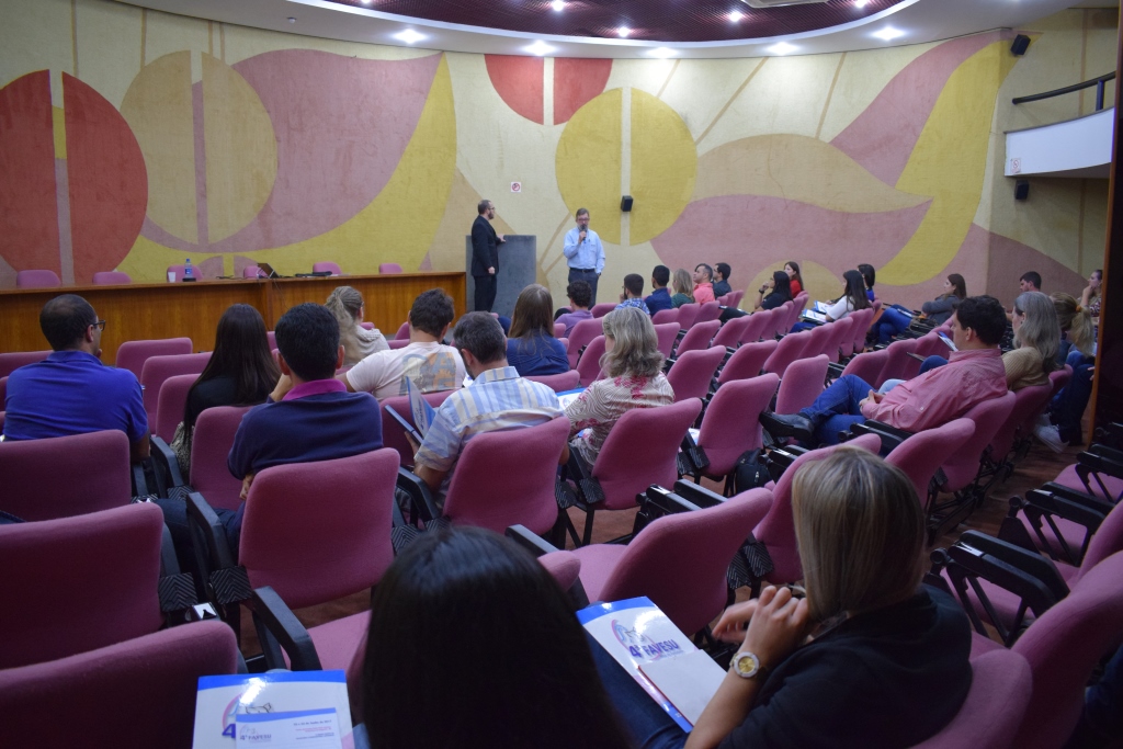 AVES apoia capacitação para Responsáveis Técnicos de estabelecimentos avícolas