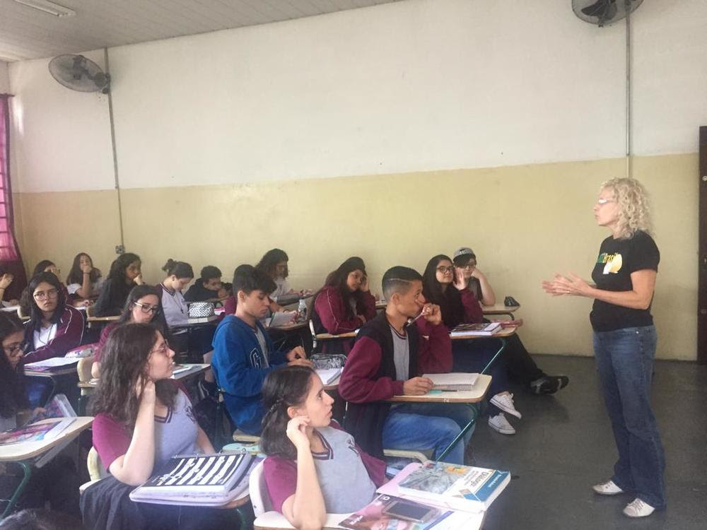 Na Etec São Paulo, nutricionista do Instituto Ovos Brasil apresenta para alunos de curso técnico a importância do ovo na culinária
