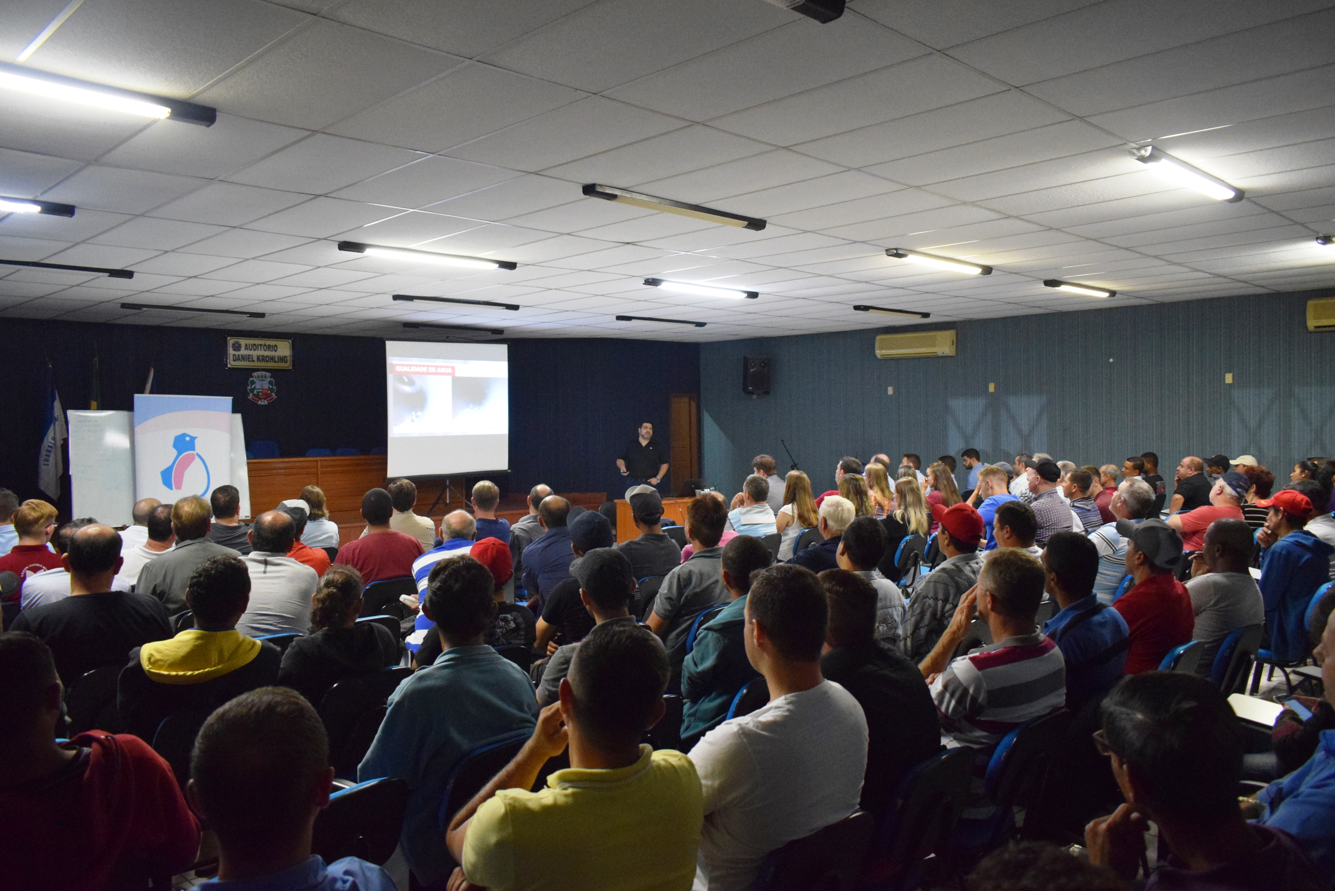 Com foco nas tecnologias para os aviários, Qualificaves reuniu mais de 100 avicultores em Marechal Floriano