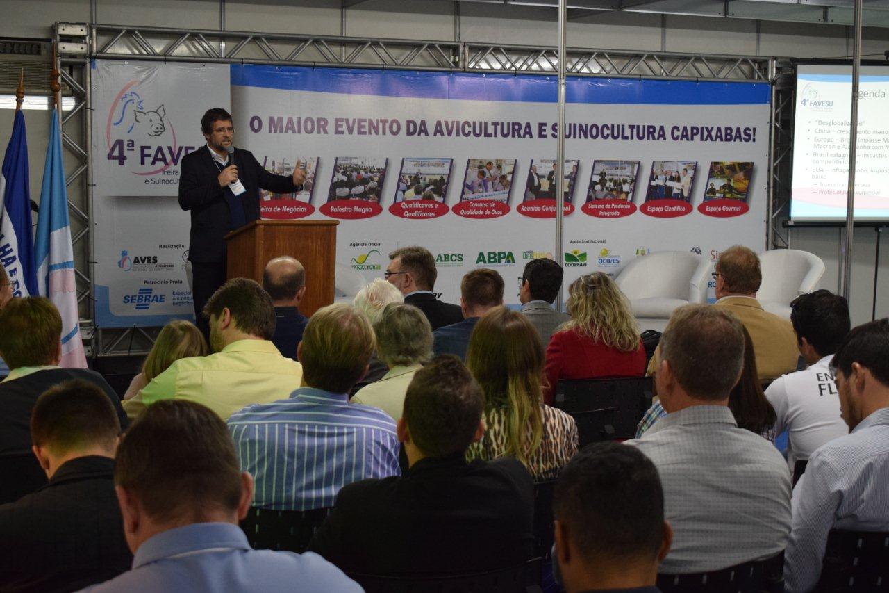 Palestra Magna com Arthur Igreja encerra a 5ª edição da FAVESU