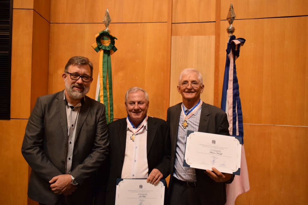 Presidentes da AVES e ASES são homenageados com a Comenda do Mérito Agrícola