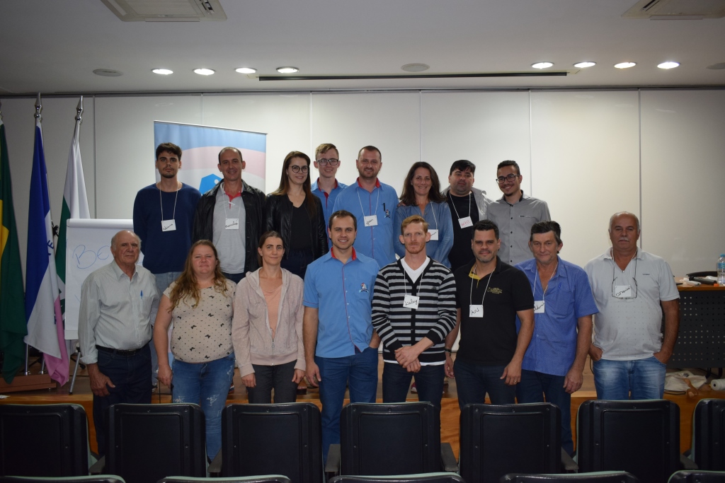 Associados da AVES e ASES participam de capacitação sobre sucessão familiar