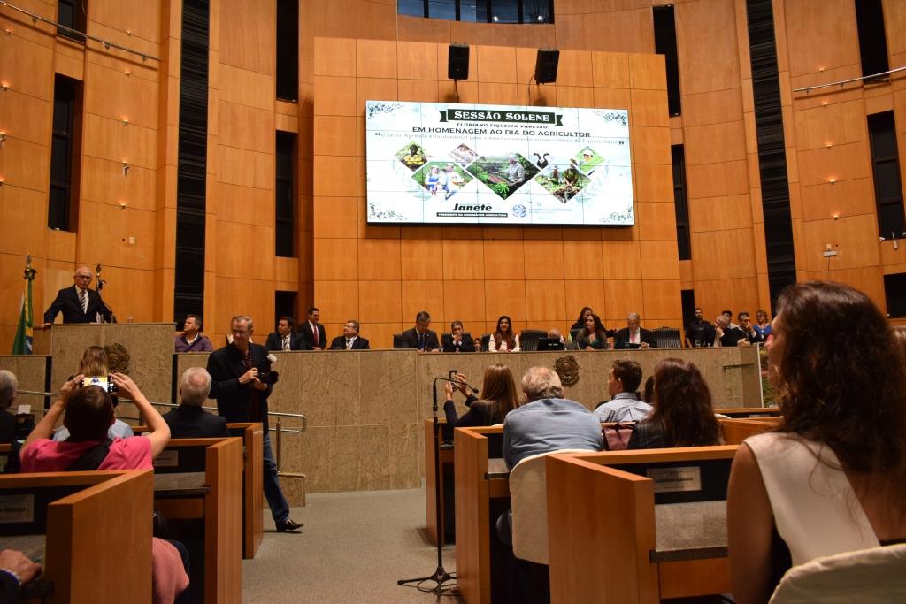 Assembleia Legislativa cria frente parlamentar para avicultura e suinocultura