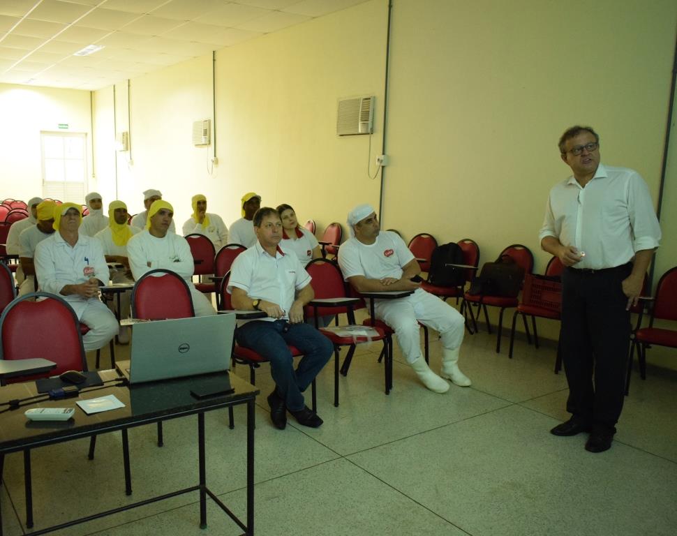 Profissionais de frigoríficos recebem capacitação para agregar valor no processo de industrialização de suínos