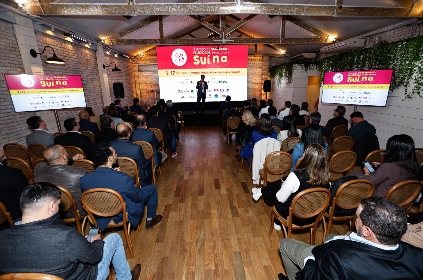 ASES marca presença no lançamento da 11ª Semana Nacional da Carne Suína