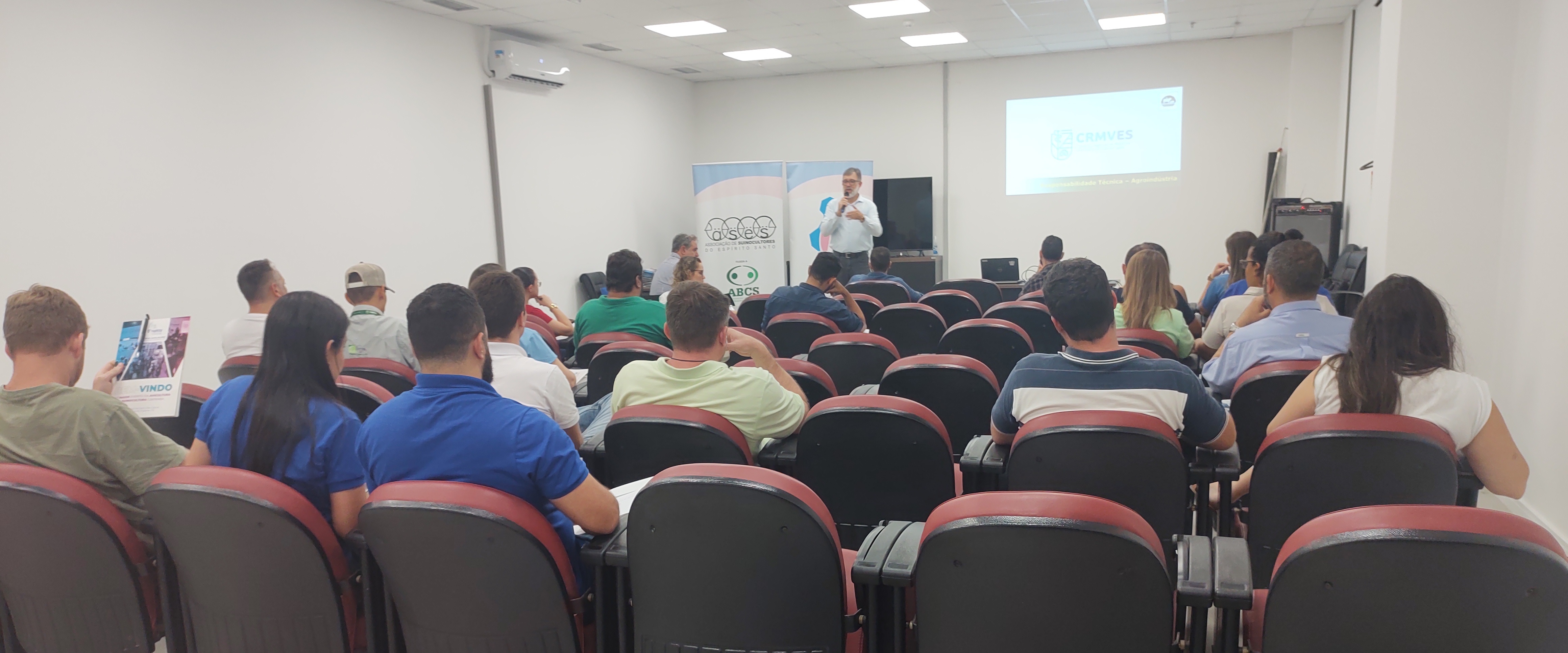 Com apoio da AVES e ASES, CRMV-ES promove segundo módulo do curso de responsabilidade técnica para com fábricas de ração