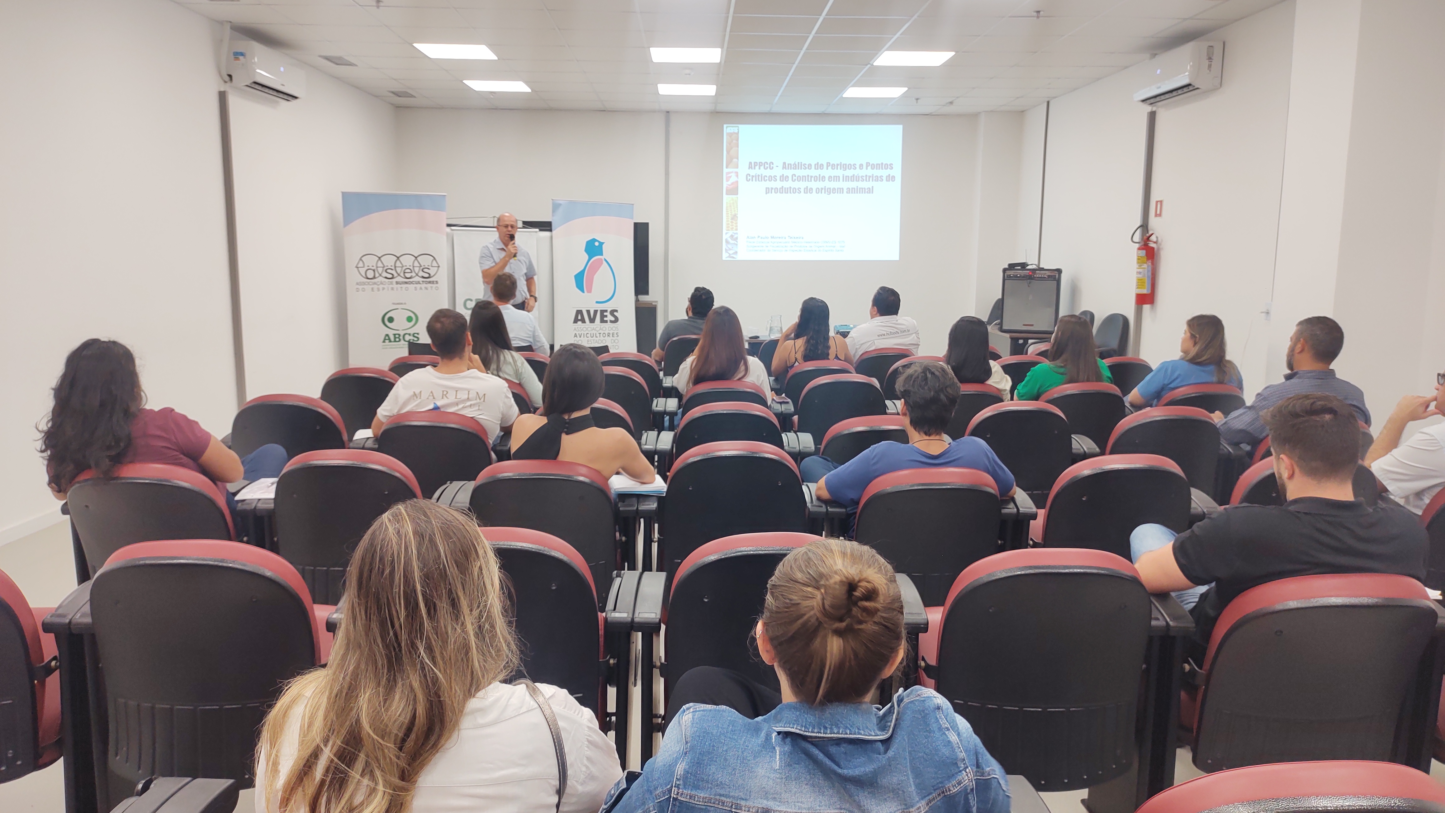 Vitória recebe terceiro módulo do curso para RT’s do CRMV-ES