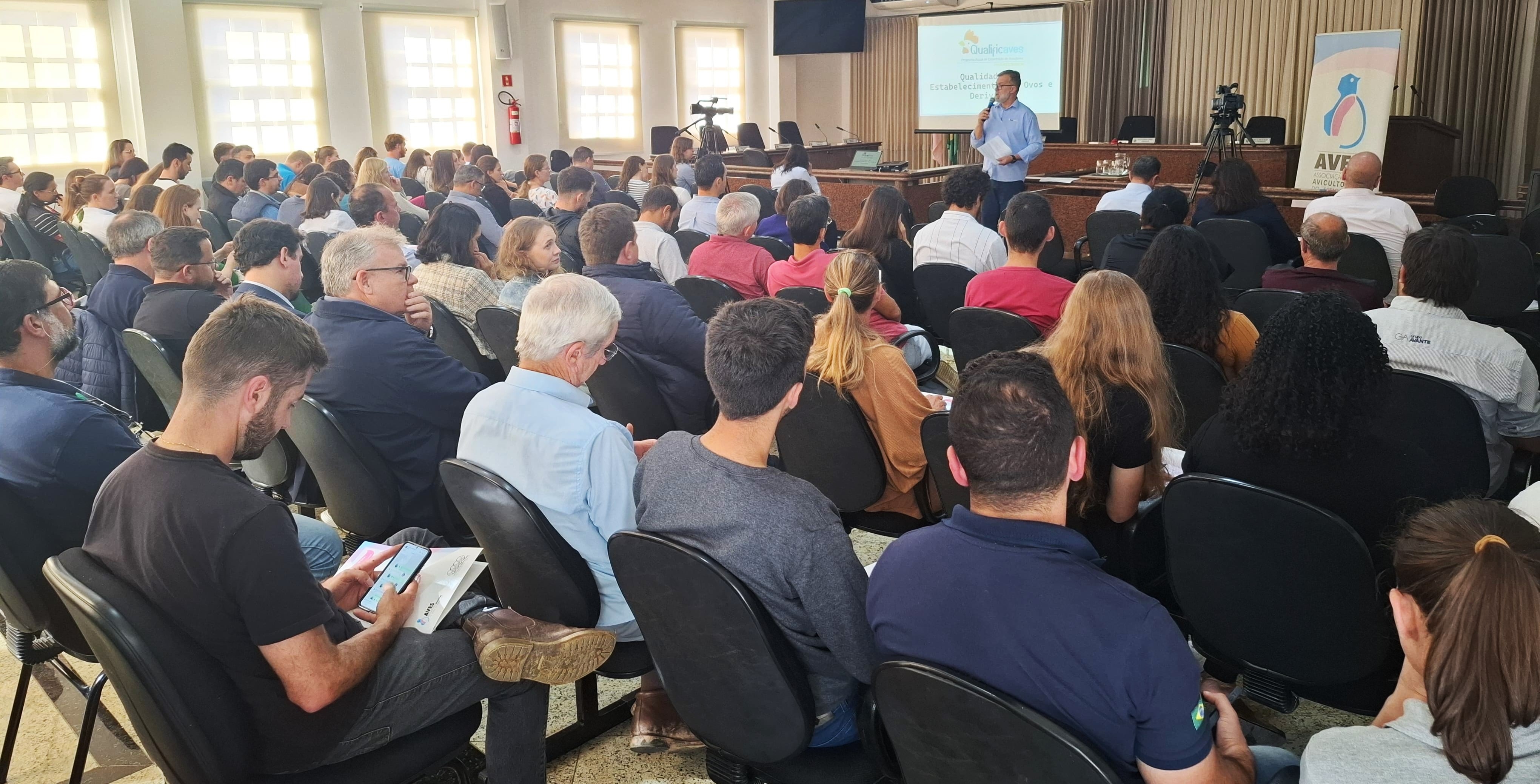AVES realiza programa de capacitação para avicultores com foco em qualidade nos estabelecimentos de ovos e derivados