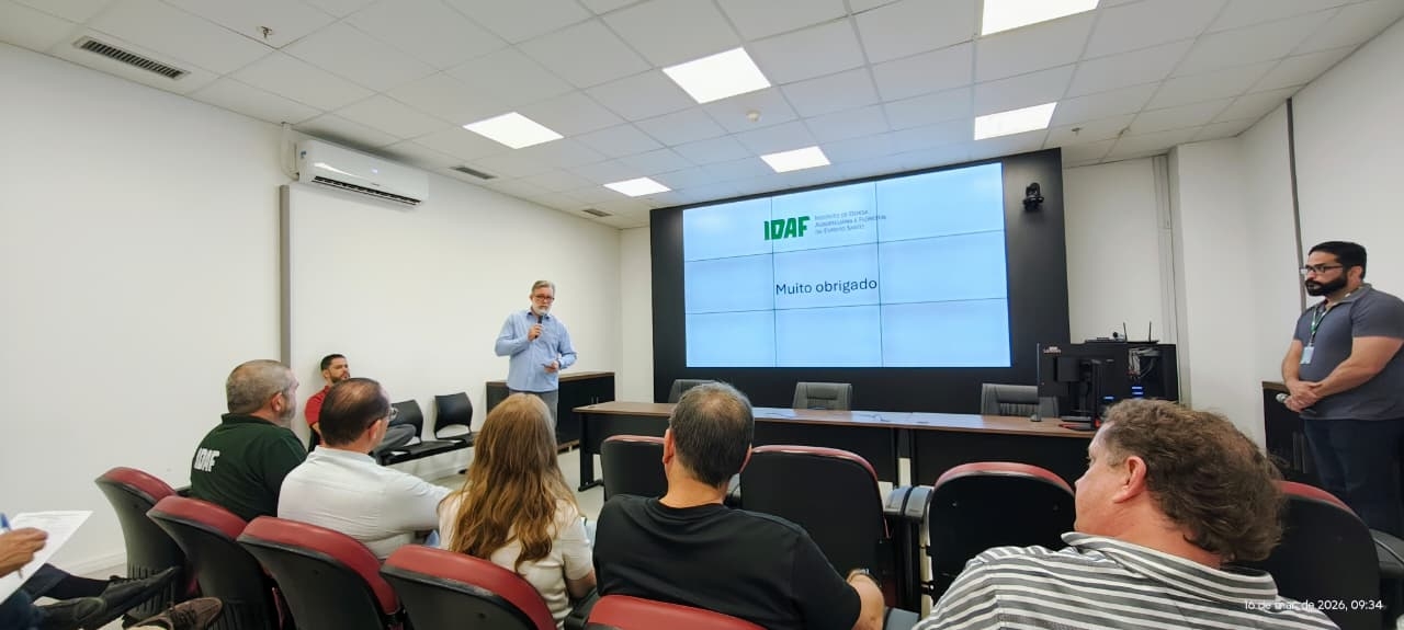 Setor da avicultura e da suinocultura capixaba discutem proposta de credenciamento de empresas para apoio à inspeção em reunião no Idaf