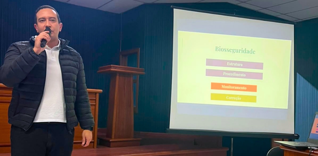 Qualificaves traz palestra sobre biosseguridade para Associados AVES e seus colaboradores
