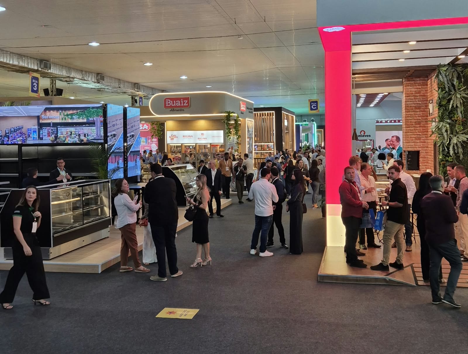 AVES e ASES acompanham participação de associados na Acaps Trade Show 2026